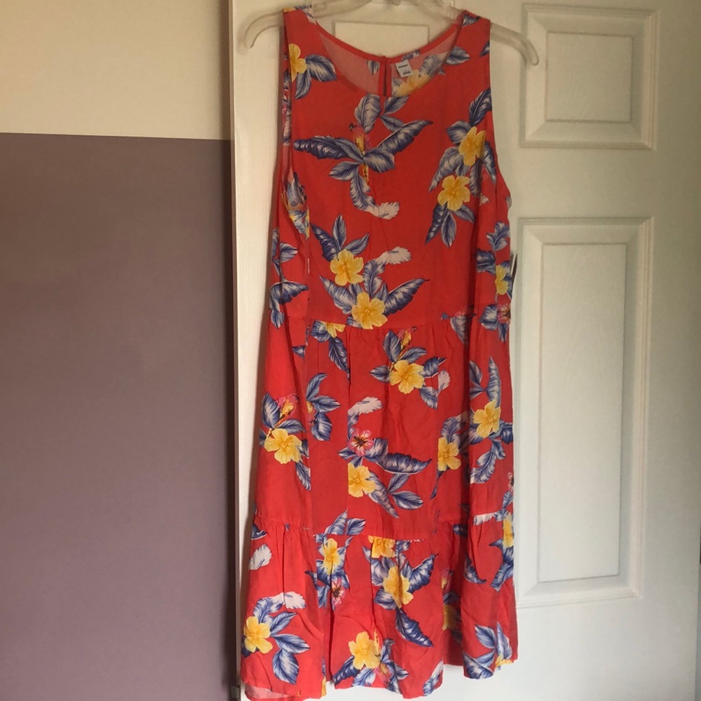 Lightweight sleeveless dress with ruffle